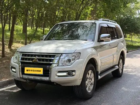 Mitsubishi 帕杰罗 2016