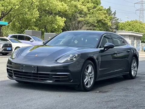 Porsche Panamera 2019 — фото 1