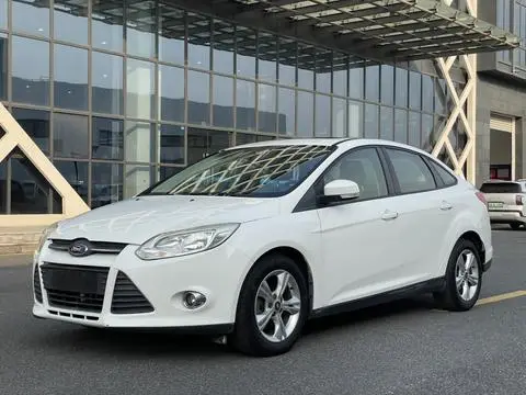 Ford Focus 2012 — фото 1