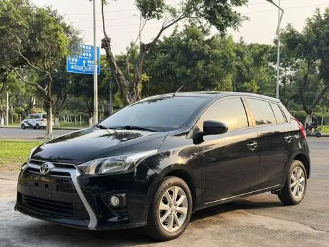 Toyota YARIS L 2015 — фото 1