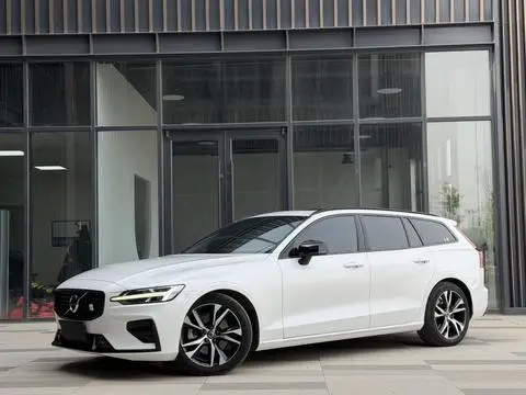 Volvo V60 2022