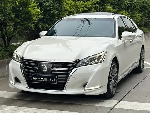 Toyota Crown 2018