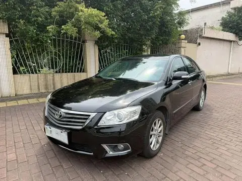 Toyota Camry 2010 — фото 1