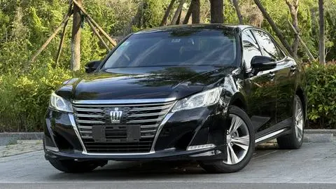 Toyota Crown 2015