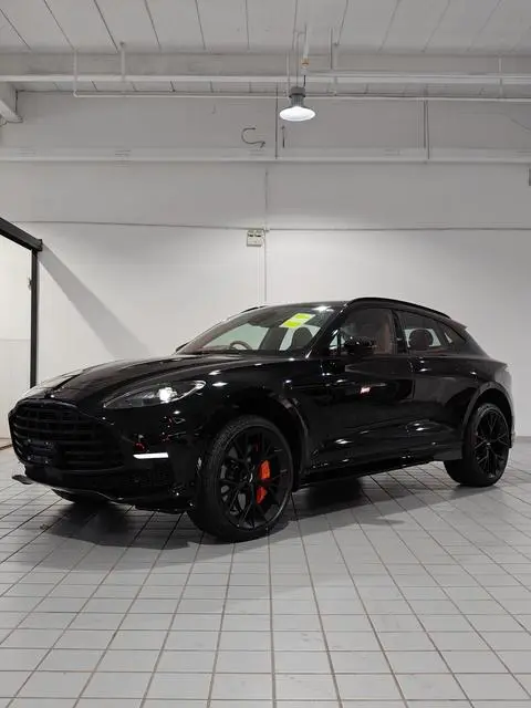 Aston Martin DBX 2025
