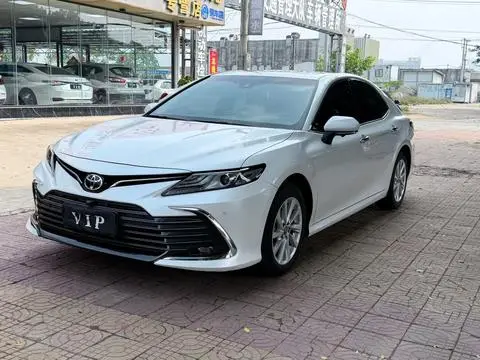 Toyota Camry 2023 — фото 1