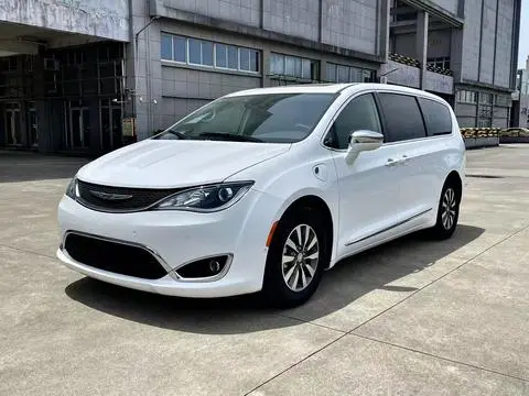 Chrysler Grand CaravanPHEV 2019 — фото 1