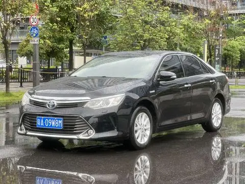 Toyota Camry 2015 — фото 1