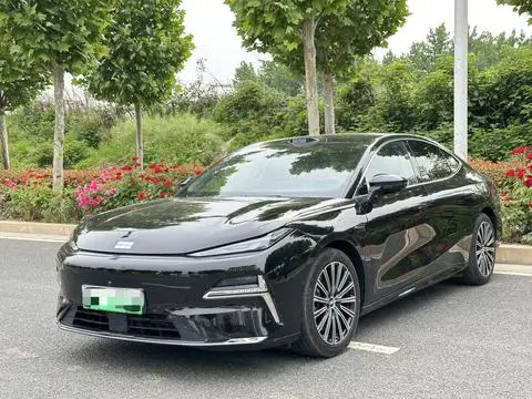Geely 星耀8 PHEV 2025