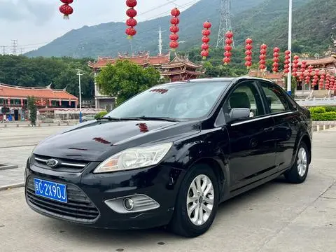 Ford Focus 2013 — фото 1