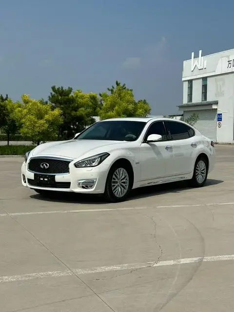 Infiniti Q70 2015 — фото 1