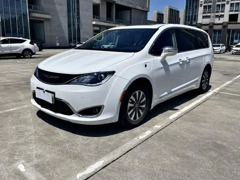 Chrysler Grand CaravanPHEV 2019 — фото 1