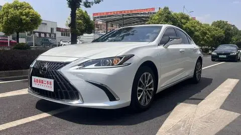 Lexus ES 2022