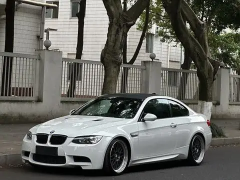 BMW M3 2009 — фото 1