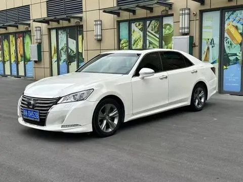 Toyota Crown 2015