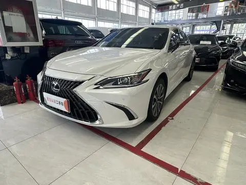 Lexus ES 2022 — фото 1