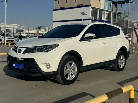 Toyota RAV4 2013 — фото 1