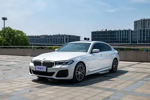 BMW 5 Series PHEV 2021 — фото 1