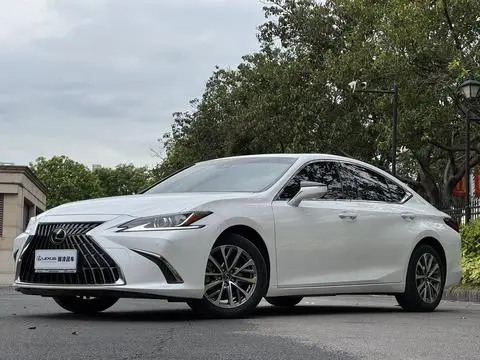 Lexus ES 2021