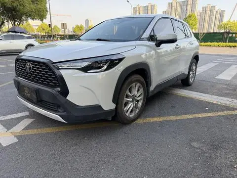 Toyota Corolla锐放 2023 — фото 1
