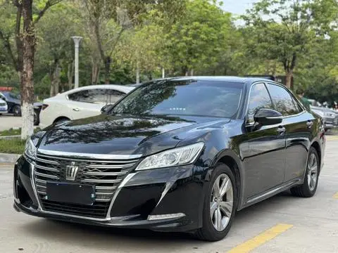 Toyota Crown 2015