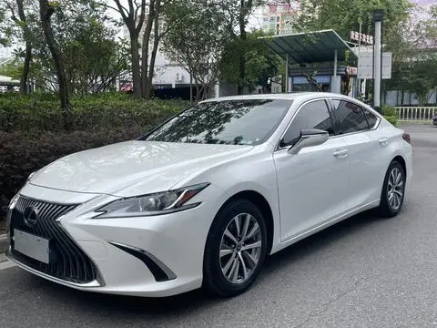 Lexus ES 2020
