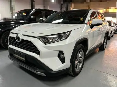 Toyota RAV4 2022 — фото 1