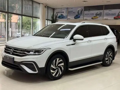 Volkswagen Tiguan L 2023 — фото 1
