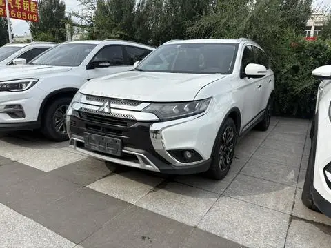 Mitsubishi 欧蓝德 2019 — фото 1