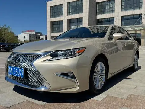 Lexus ES 2015 — фото 1