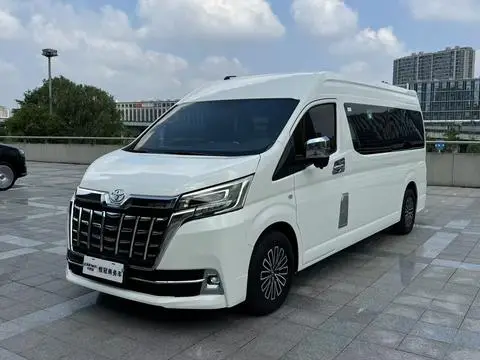 Toyota Hiace 2022 — фото 1
