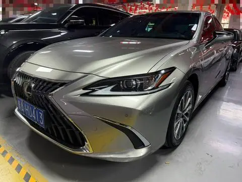 Lexus ES 2022 — фото 1