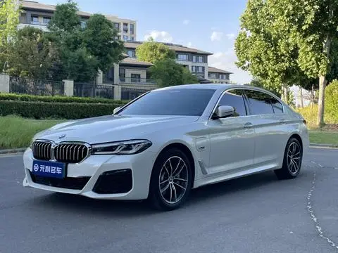 BMW 5 Series PHEV 2022 — фото 1