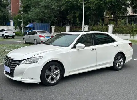Toyota Crown 2015