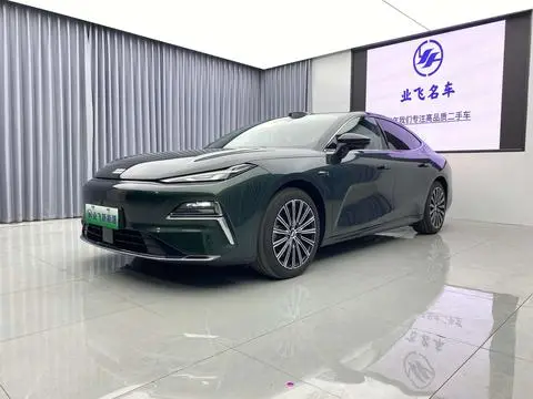 Geely 星耀8 PHEV 2025