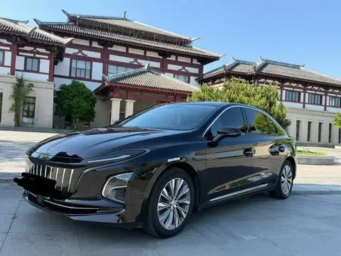 Hongqi E-QM5 2023