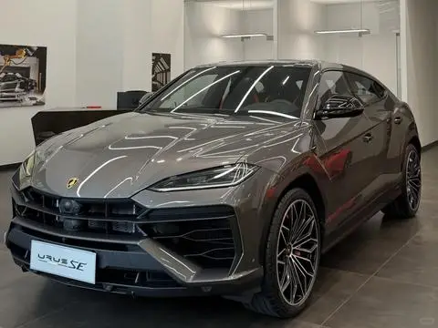 Lamborghini Urus SE 2025