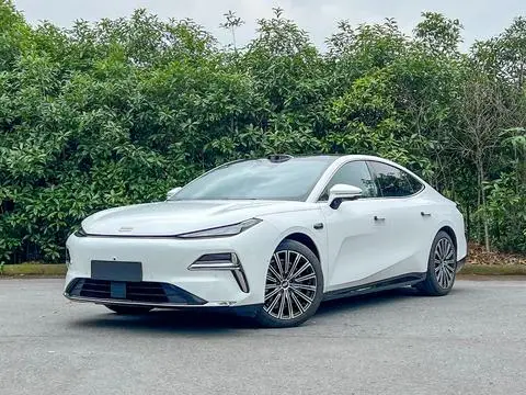 Geely 星耀8 PHEV 2025