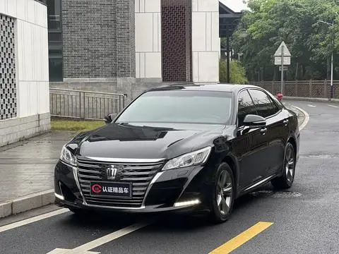 Toyota Crown 2015