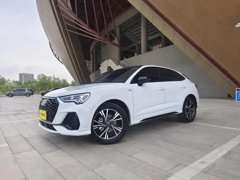 Audi Q3 Sportback 2023 — фото 1