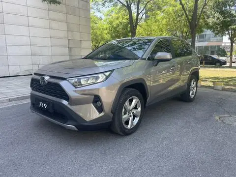 Toyota RAV4 2021 — фото 1