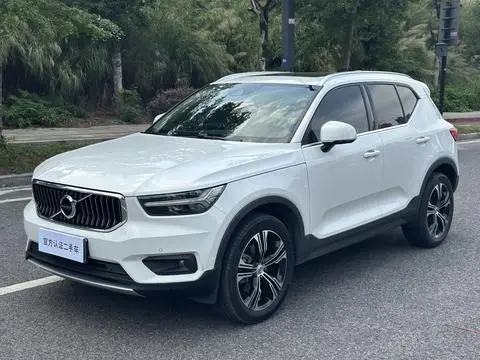 Volvo XC40 2021 — фото 1
