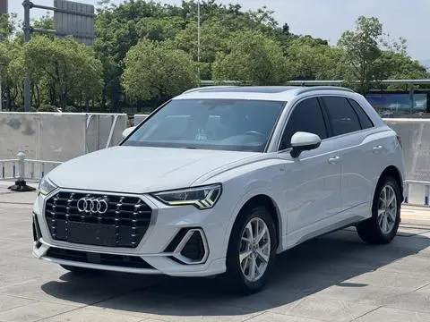 Audi Q3 2019 — фото 1