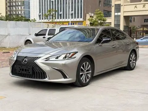 Lexus ES 2020