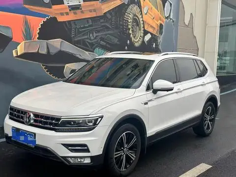 Volkswagen Tiguan L 2018 — фото 1