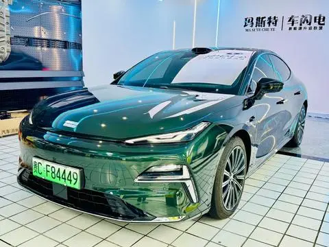 Geely 星耀8 PHEV 2025