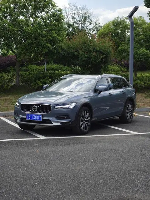 Volvo V90 2021