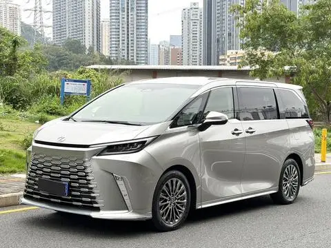 Lexus LM 2026 — фото 1