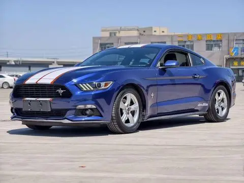 Ford Mustang 2013 — фото 1