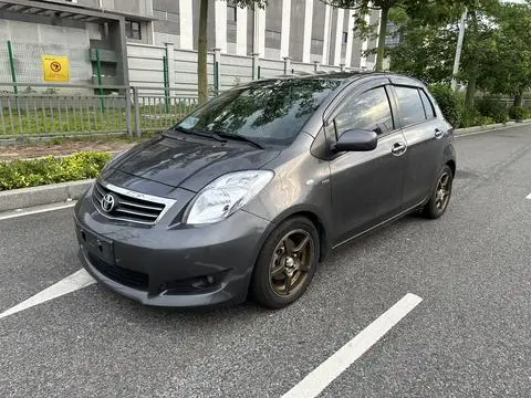 Toyota 雅力士 2011
